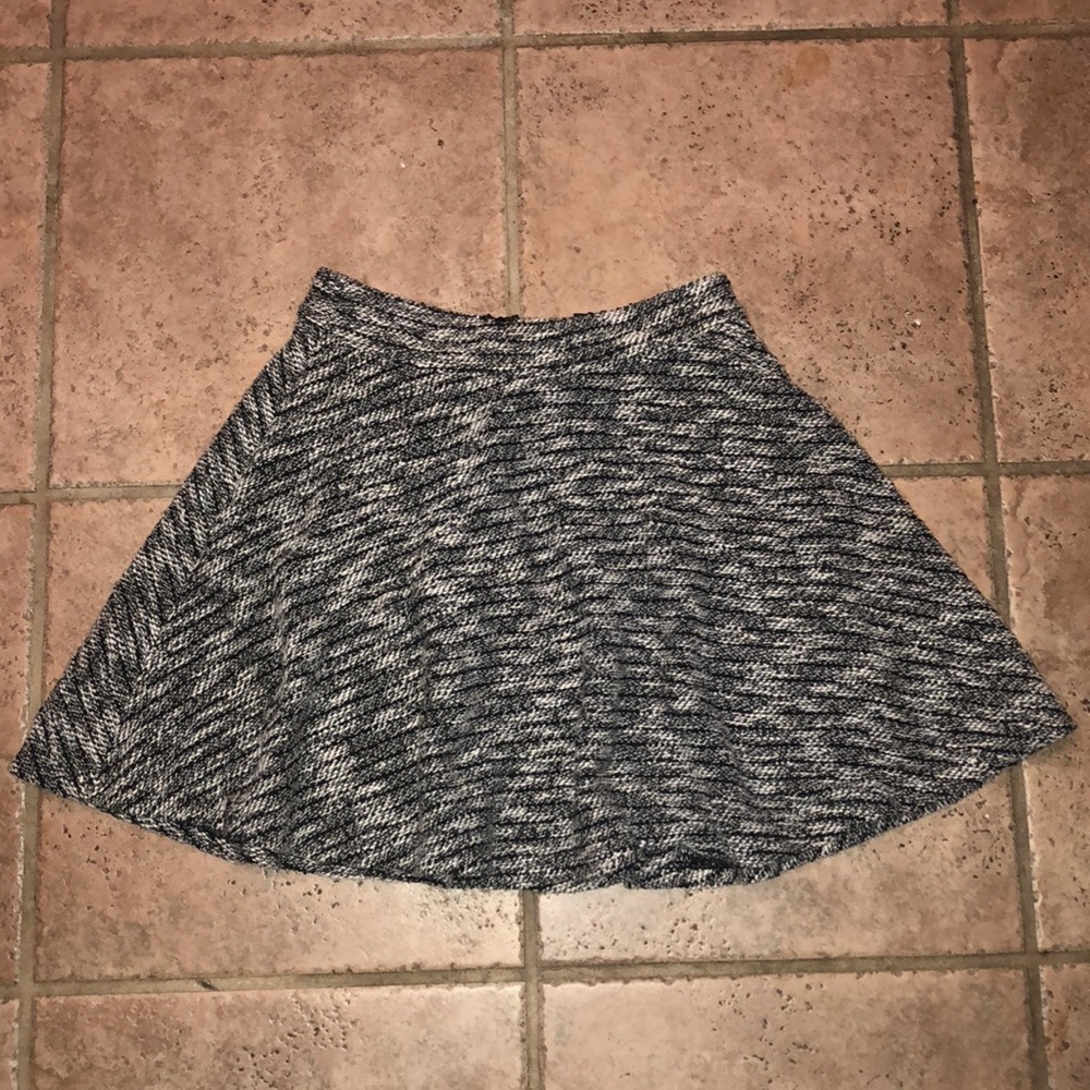 Xs black and white skirt